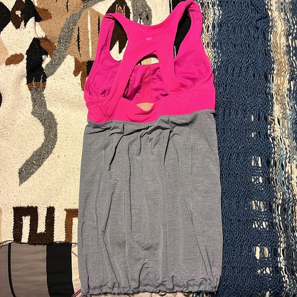 cute lululemon top size 4 worn once - Picture 2 of 2